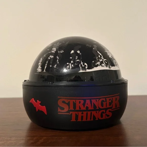 Stranger Things Halloween LED Shadow Lights Spinning Globe - Picture 3 of 9